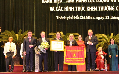 Trao tặng danh hiệu Anh hùng LLVTND cho 5 tập thể, cá nhân